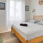 Charming Apartment With Cosy Balcony Old Port